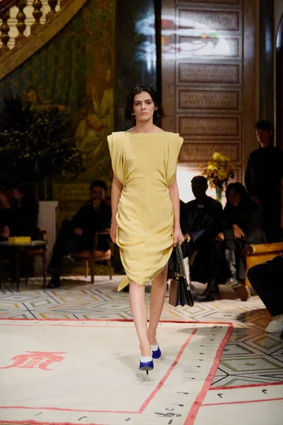 Look 17
